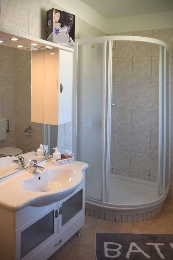 Villa Krasa Sea View Apartmants With Pool Лижнян Екстер'єр фото